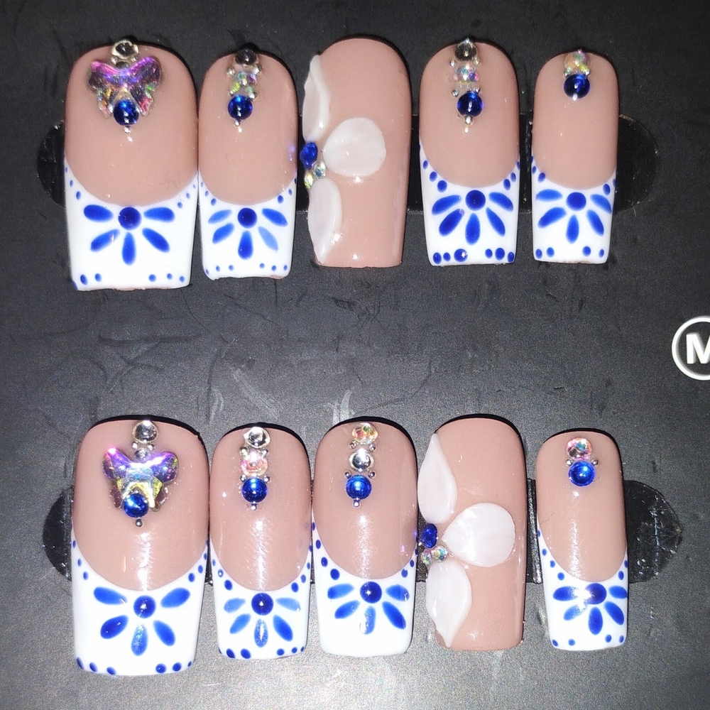 Blue and White Floral Nail Set